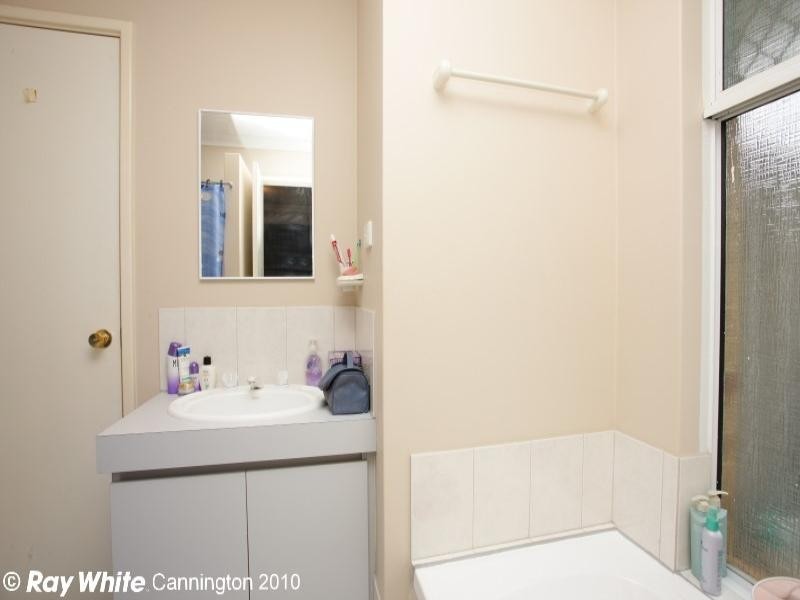 4/4 Leslie Street, Cannington WA 6107