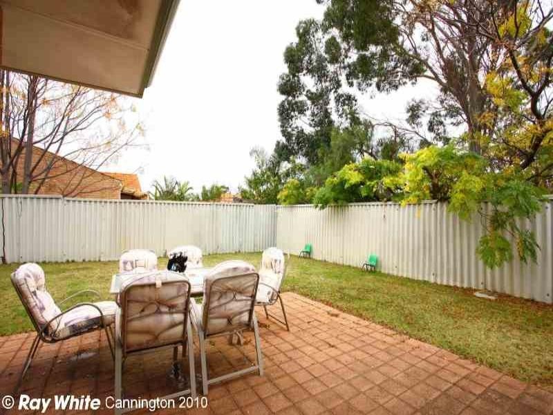4/4 Leslie Street, Cannington WA 6107