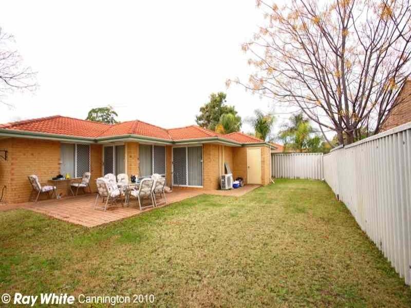 4/4 Leslie Street, Cannington WA 6107