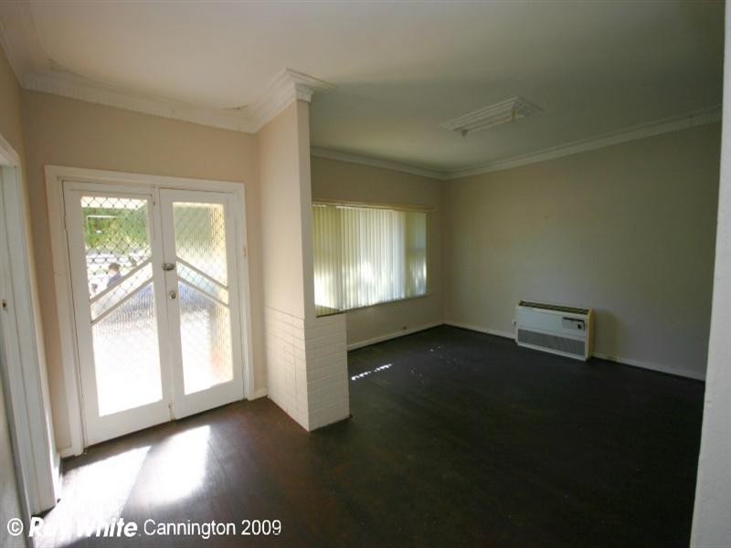 223 Sevenoaks Street, Cannington WA 6107