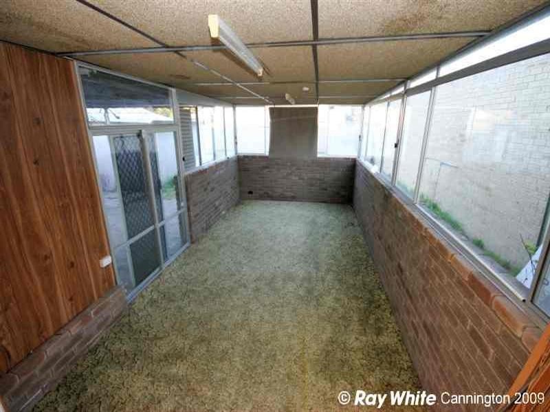 31 Hartfield Street, Queens Park WA 6107