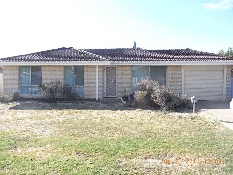 35 Longhurst Way, Queens Park WA 6107