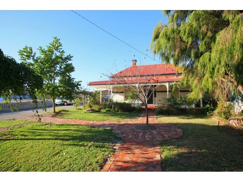 296 Railway Parade, East Cannington WA 6107