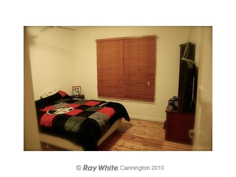 2/32 Cross Street, Queens Park WA 6107