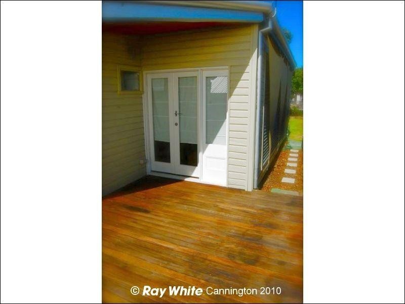 2/32 Cross Street, Queens Park WA 6107