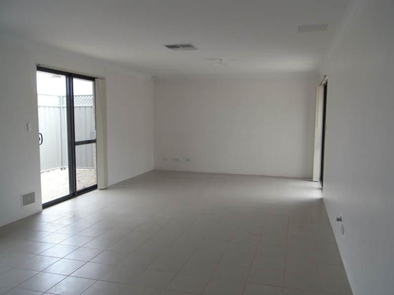 2 Blacksmith Street, Queens Park WA 6107