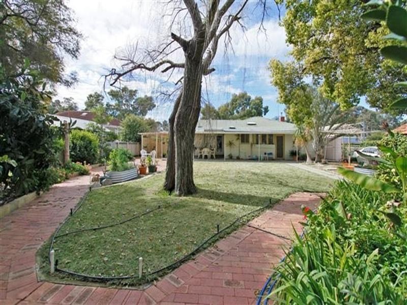 477 Sevenoaks Street, Beckenham WA 6107