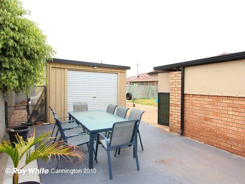 17 Blenny Close, Cannington WA 6107