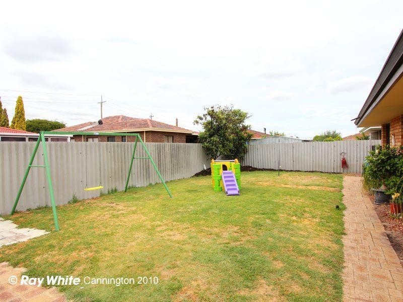 17 Blenny Close, Cannington WA 6107