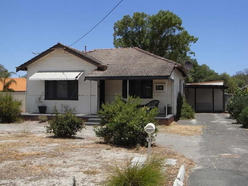 11 Taree Street, St James WA 6102