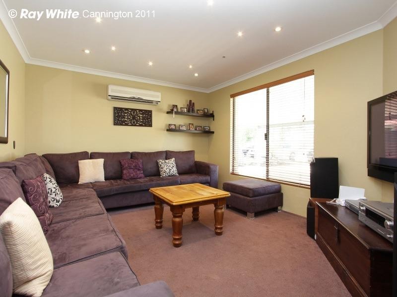 18 Abrolhos Loop, Beckenham WA 6107