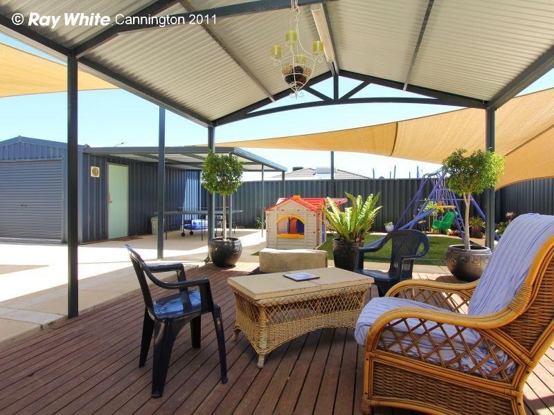 18 Abrolhos Loop, Beckenham WA 6107