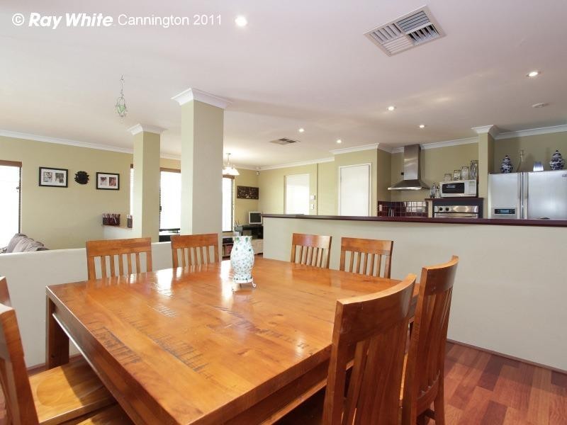 18 Abrolhos Loop, Beckenham WA 6107