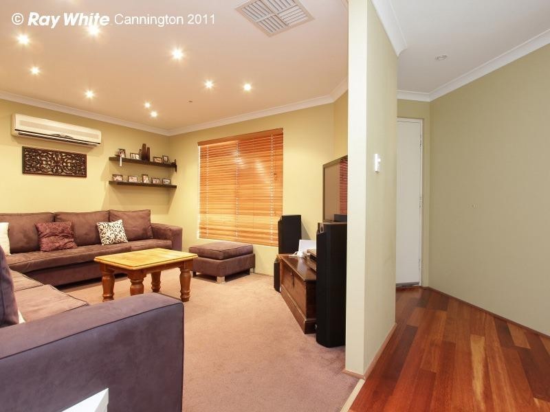 18 Abrolhos Loop, Beckenham WA 6107