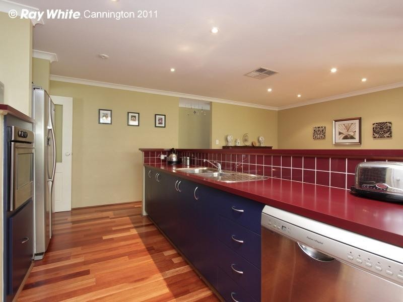 18 Abrolhos Loop, Beckenham WA 6107