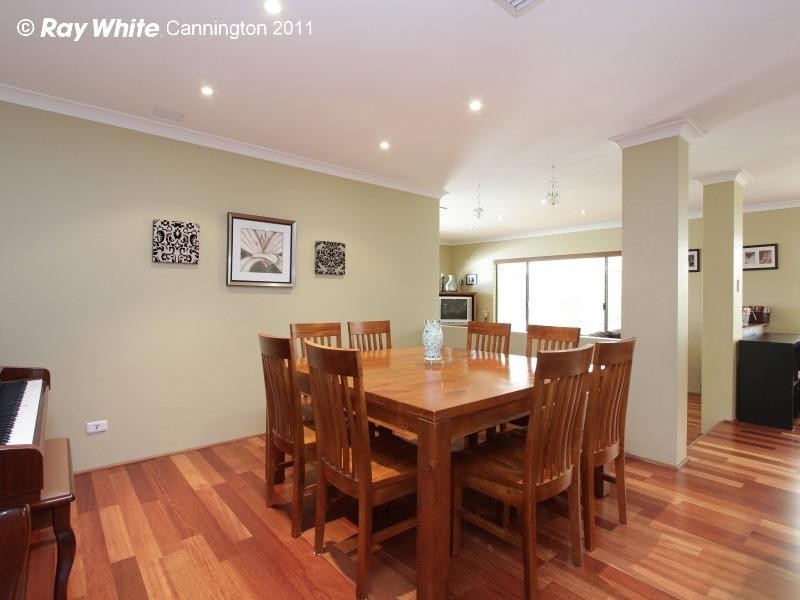 18 Abrolhos Loop, Beckenham WA 6107