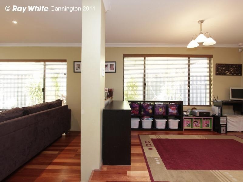 18 Abrolhos Loop, Beckenham WA 6107