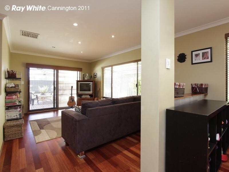 18 Abrolhos Loop, Beckenham WA 6107