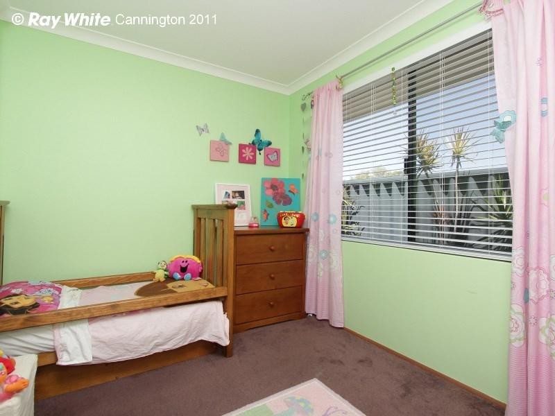 18 Abrolhos Loop, Beckenham WA 6107