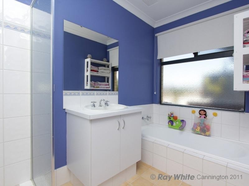 18 Abrolhos Loop, Beckenham WA 6107