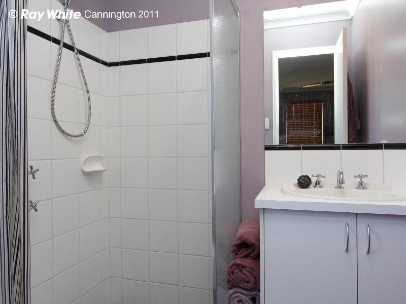 18 Abrolhos Loop, Beckenham WA 6107