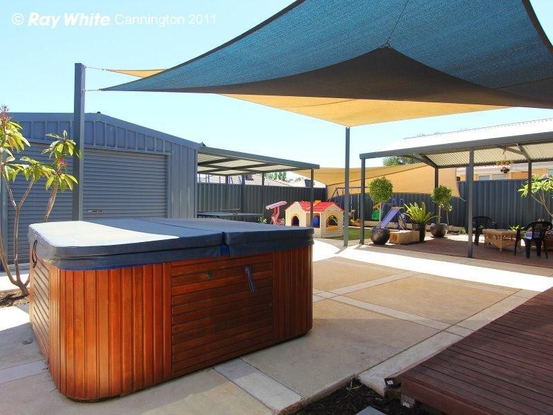 18 Abrolhos Loop, Beckenham WA 6107