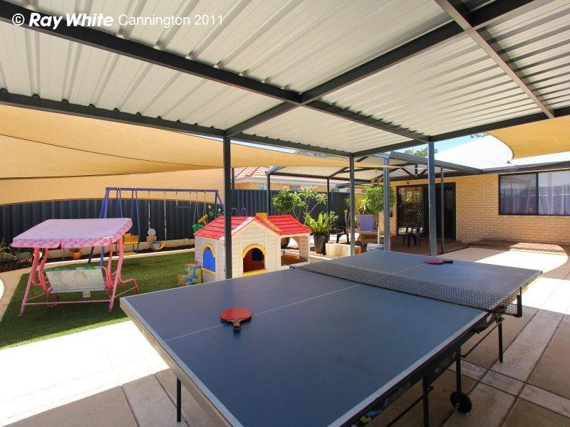 18 Abrolhos Loop, Beckenham WA 6107