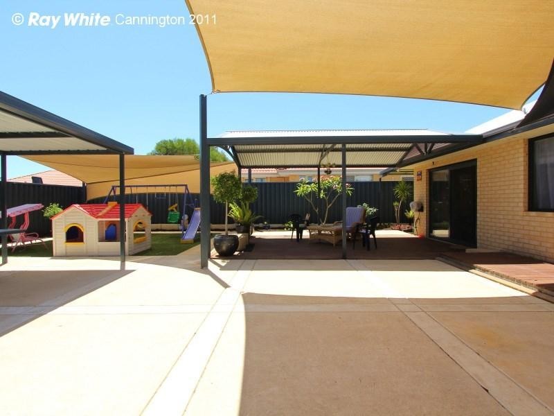 18 Abrolhos Loop, Beckenham WA 6107