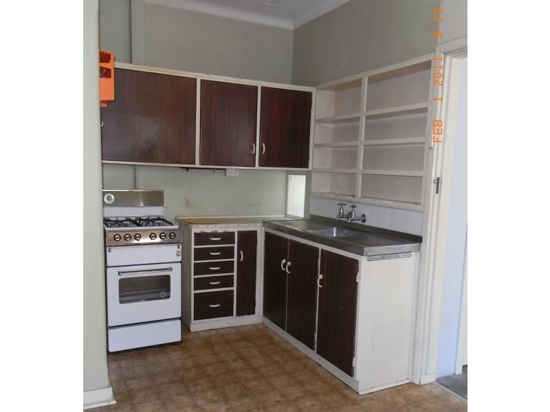 8 Susan Street, Kensington WA 6151