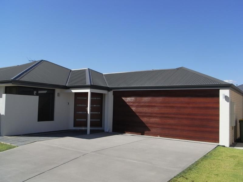 20 Trafalgar Place, Queens Park WA 6107