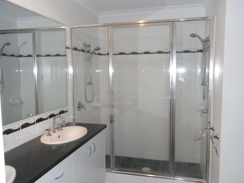 20 Trafalgar Place, Queens Park WA 6107