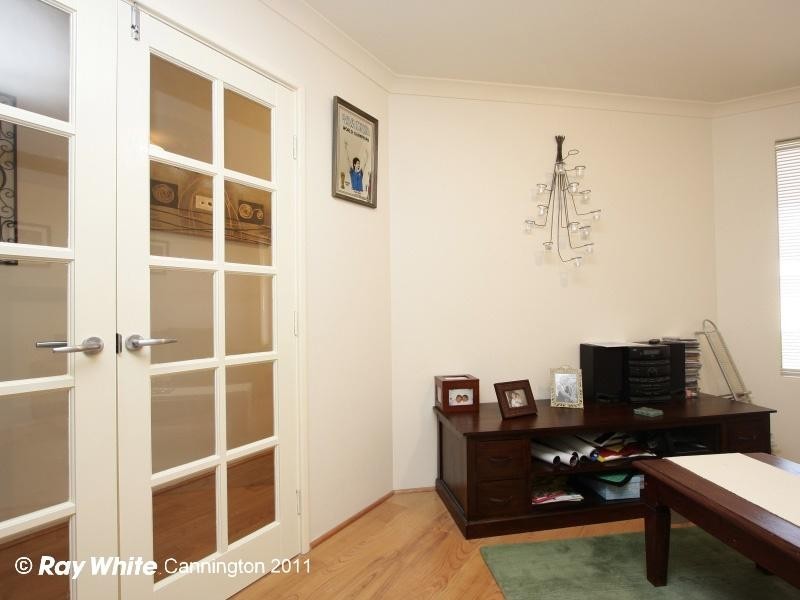 4 Dotterel Way, East Cannington WA 6107