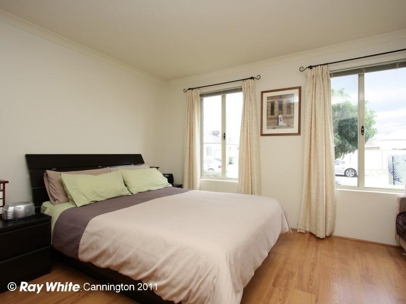 4 Dotterel Way, East Cannington WA 6107