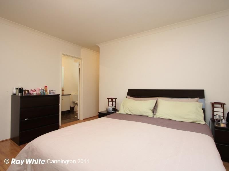 4 Dotterel Way, East Cannington WA 6107