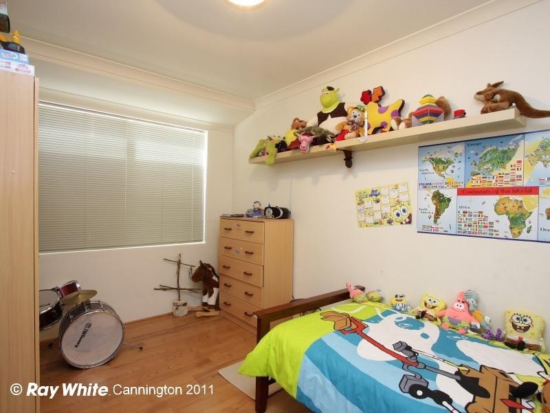 4 Dotterel Way, East Cannington WA 6107