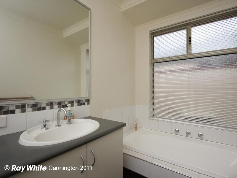4 Dotterel Way, East Cannington WA 6107