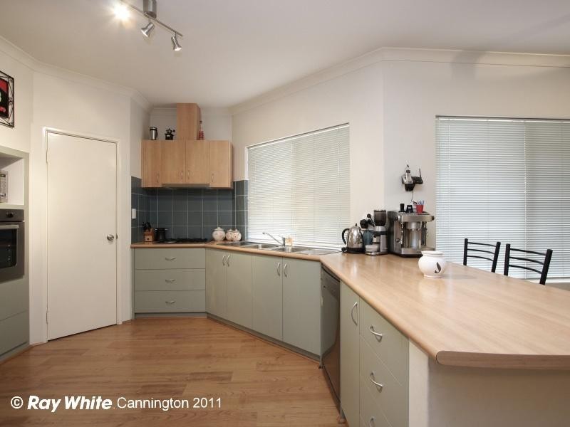 4 Dotterel Way, East Cannington WA 6107
