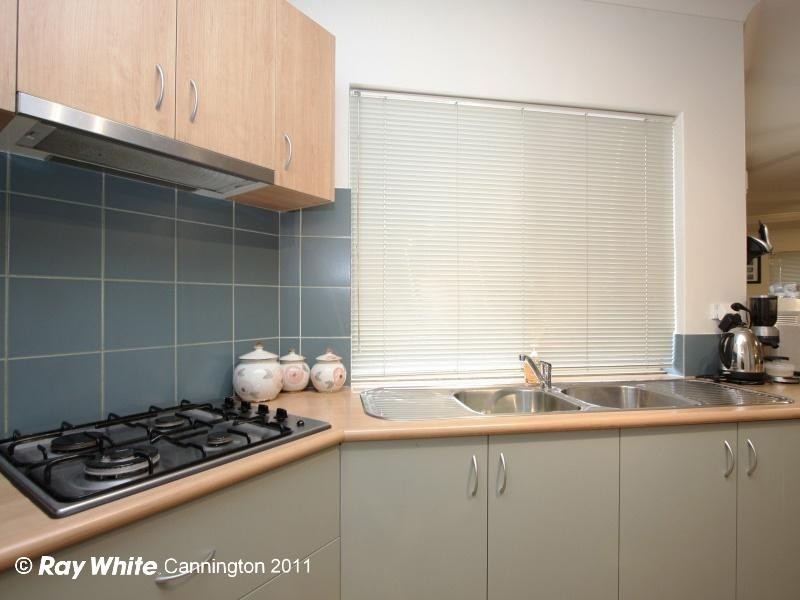4 Dotterel Way, East Cannington WA 6107