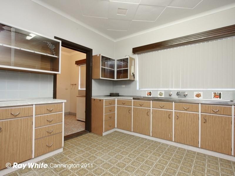 186 Railway Parade, Queens Park WA 6107