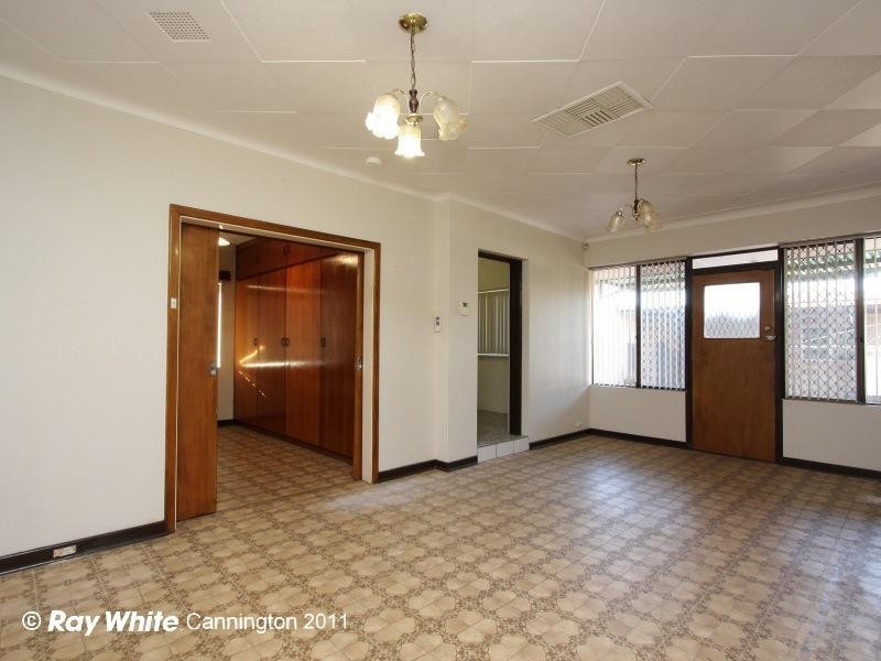 186 Railway Parade, Queens Park WA 6107