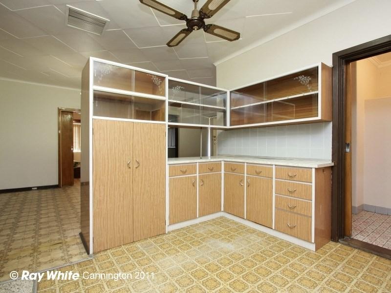 186 Railway Parade, Queens Park WA 6107