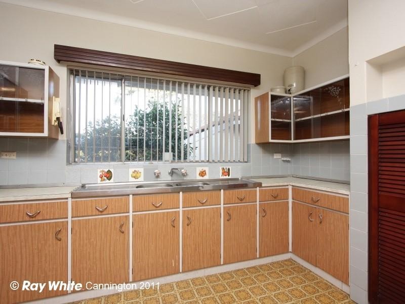 186 Railway Parade, Queens Park WA 6107