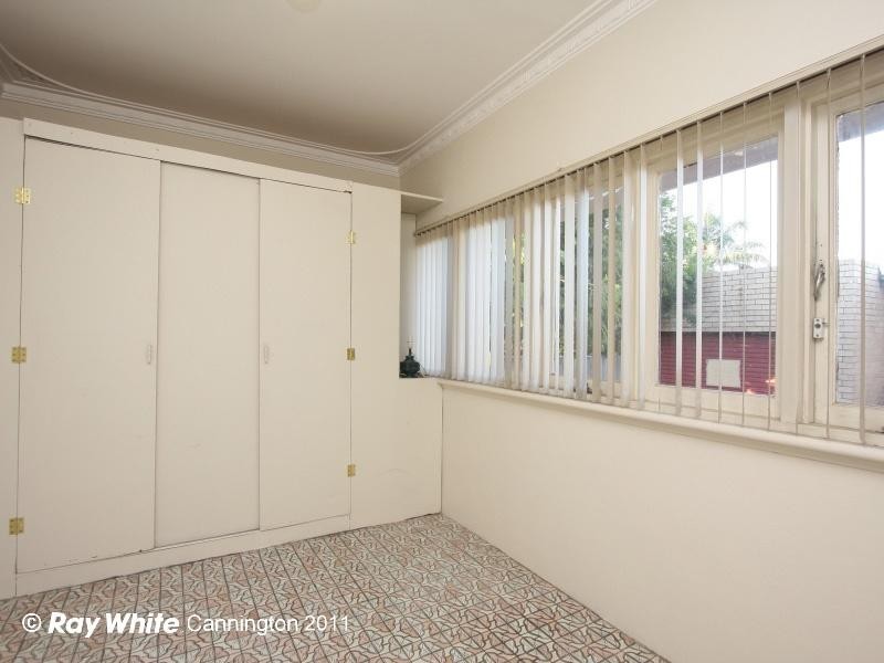 186 Railway Parade, Queens Park WA 6107