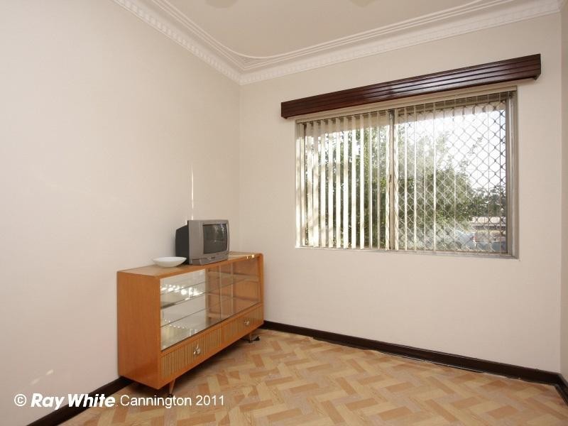 186 Railway Parade, Queens Park WA 6107