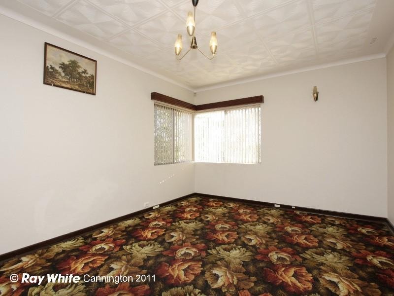 186 Railway Parade, Queens Park WA 6107