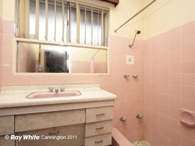 186 Railway Parade, Queens Park WA 6107