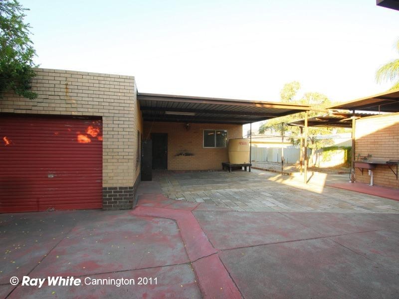 186 Railway Parade, Queens Park WA 6107