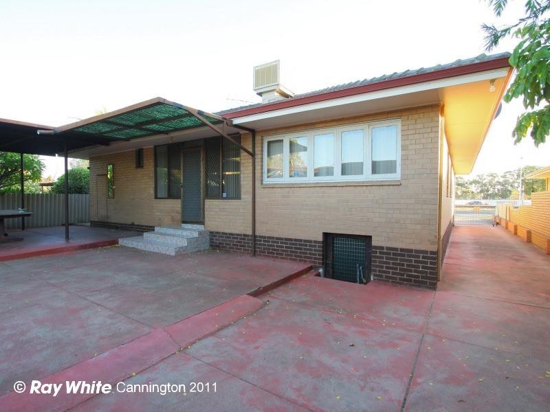 186 Railway Parade, Queens Park WA 6107