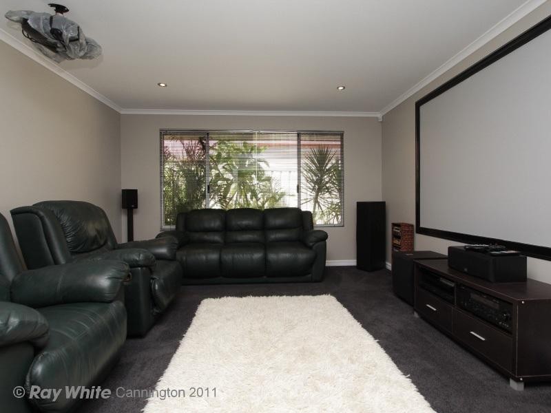 23 Grenoble Street, Piara Waters WA 6112