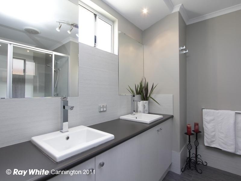 23 Grenoble Street, Piara Waters WA 6112
